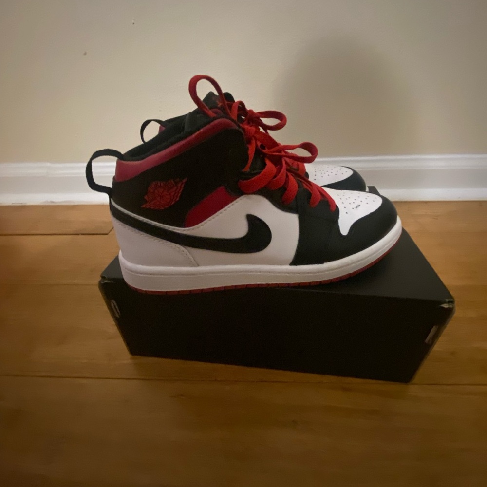 Jordan 1 Mid